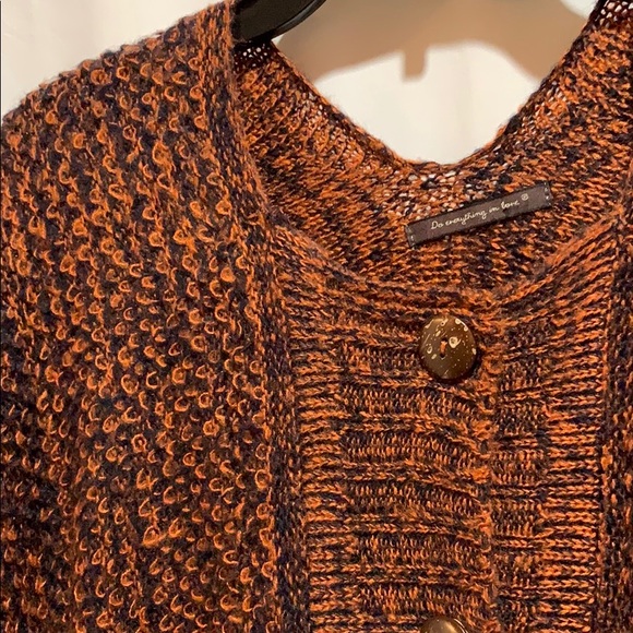 DO EVERY THING IN LOVE PONCHO OSZ RUST/BLK FRINGE - Picture 3 of 6